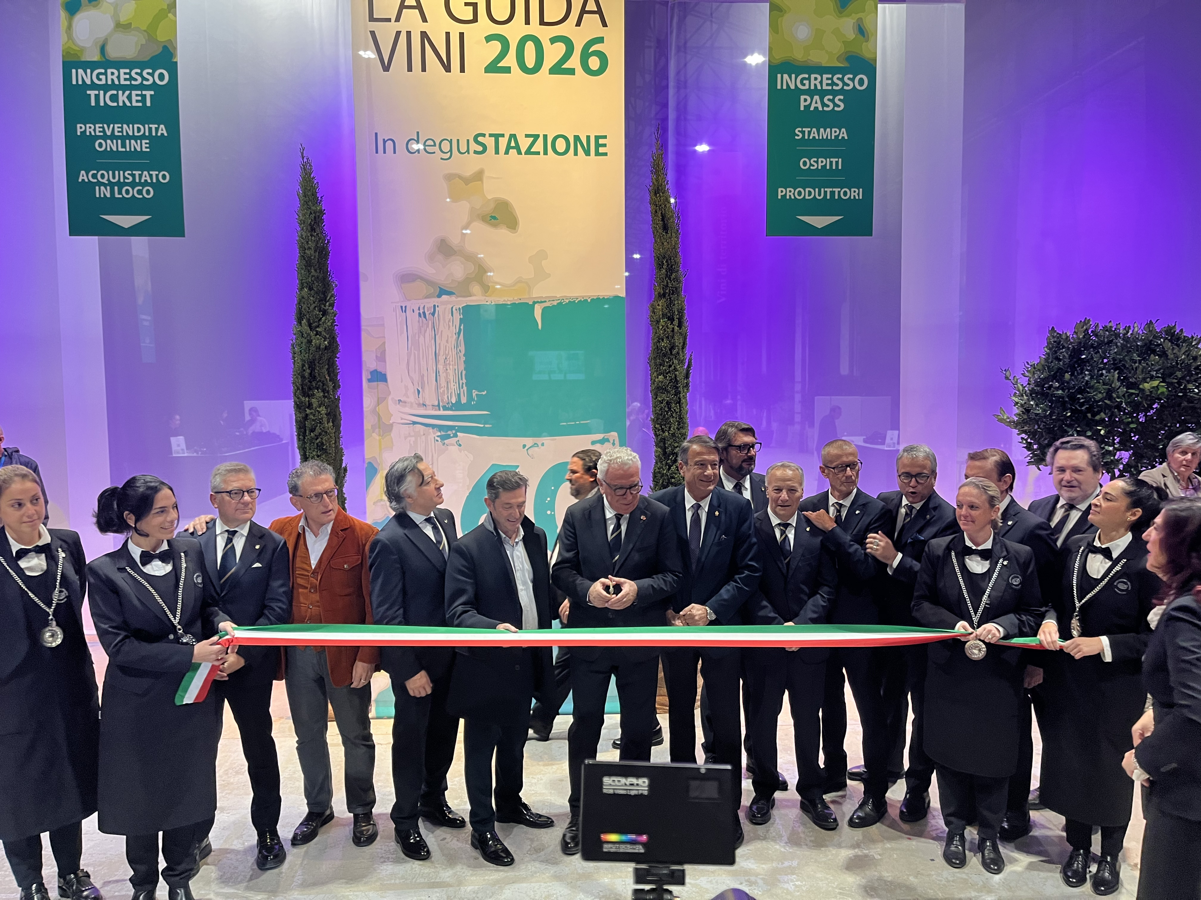 2025-11-15 AIS Italia taglio nastro